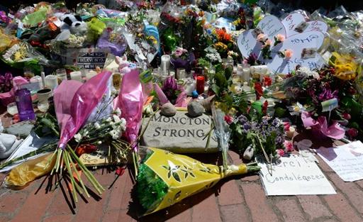 Hundreds run for fallen Mounties as makeshift memorial dismantled | iNFOnews.ca