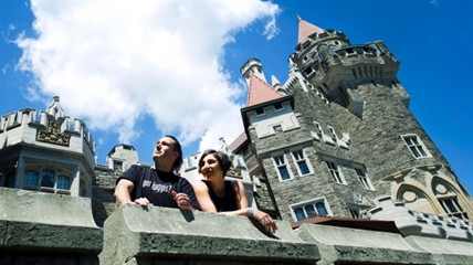 Over 100 LGBTQ couples to tie the knot in Toronto mass wedding | iNFOnews.ca