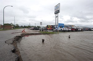 Flooding forces evacuations and strains sewers on waterlogged Prairies | iNFOnews.ca Flooding forces evacuations and strains sewers on waterlogged Prairies | iNFOnews.ca