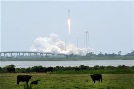 Space station shipment launched from Virginia; astronauts getting food, stink-free gym outfits | iNFOnews.ca