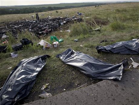 Monitors try to secure Ukraine plane crash site | iNFOnews.ca