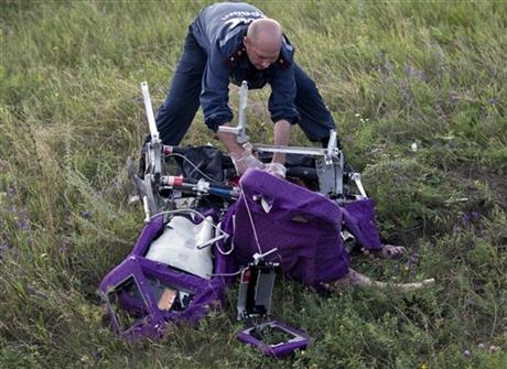 Rebels take full control of plane crash bodies | iNFOnews.ca Rebels take full control of plane crash bodies | iNFOnews.ca
