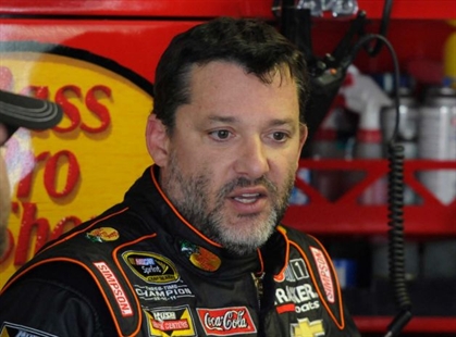 Authorities: Driver walking on New York track dies after he is hit by NASCAR's Tony Stewart | iNFOnews.ca