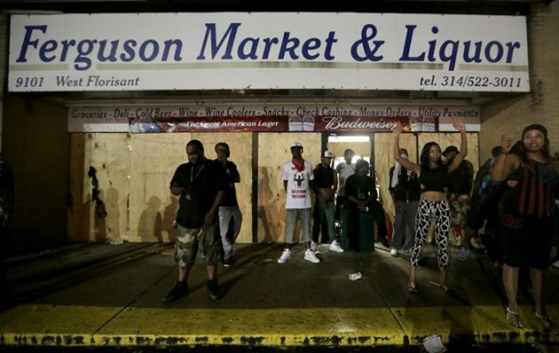 Police, protesters clash again in Ferguson | iNFOnews.ca Police, protesters clash again in Ferguson | iNFOnews.ca