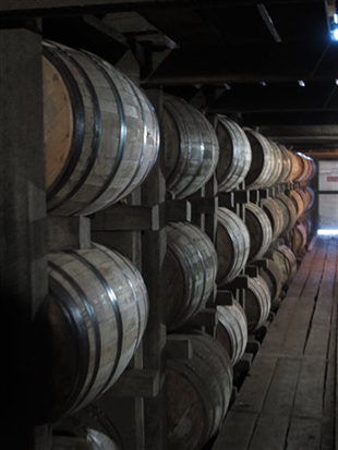 Whiskey workers strike at 2 Beam distilleries in Kentucky | iNFOnews.ca