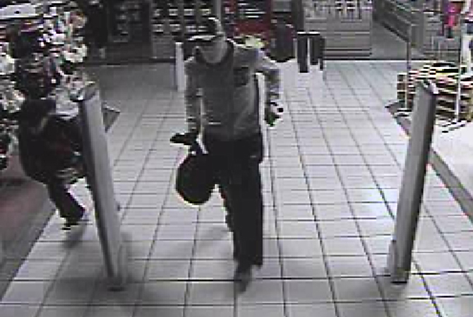 $176,000 in jewelry stolen from the Bay | iNFOnews.ca $176,000 in jewelry stolen from the Bay | iNFOnews.ca