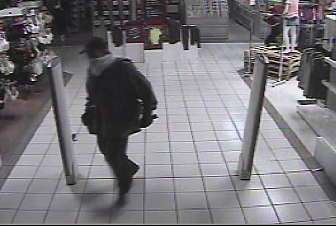 $176,000 in jewelry stolen from the Bay | iNFOnews.ca $176,000 in jewelry stolen from the Bay | iNFOnews.ca