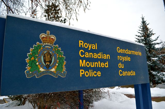 Homeowner, cops catch man breaking and entering | iNFOnews.ca