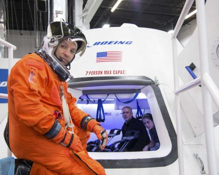 NASA picks Boeing and SpaceX to carry astronauts to space station by 2017 | iNFOnews.ca NASA picks Boeing and SpaceX to carry astronauts to space station by 2017 | iNFOnews.ca