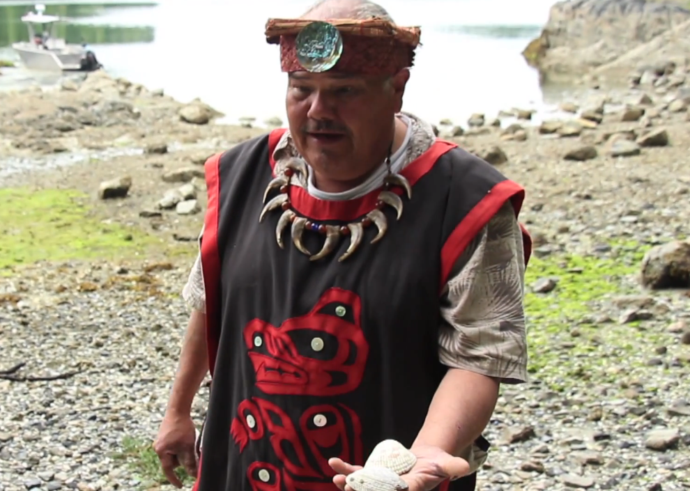 Aboriginal tourism operator rebuked for showing skeletal remains to travellers | iNFOnews.ca