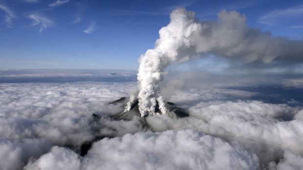 UPDATE: 7 rescued, 32 missing as volcano erupts in Japan | iNFOnews.ca UPDATE: 7 rescued, 32 missing as volcano erupts in Japan | iNFOnews.ca
