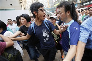 Hong Kong protesters cancel talks with government after mobs try to drive them from streets | iNFOnews.ca Hong Kong protesters cancel talks with government after mobs try to drive them from streets | iNFOnews.ca