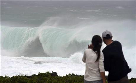 Deadly cyclone lashes India; typhoon hits Japan | iNFOnews.ca