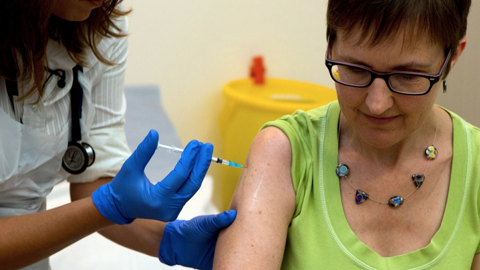 Canadian-made Ebola vaccine to start clinical trials in healthy humans | iNFOnews.ca Canadian-made Ebola vaccine to start clinical trials in healthy humans | iNFOnews.ca