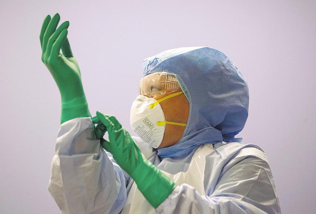 KGH staff training to receive Ebola patients for Interior Health region | iNFOnews.ca KGH staff training to receive Ebola patients for Interior Health region | iNFOnews.ca