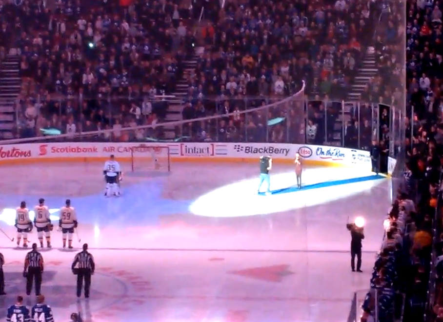 Leafs fans finish American anthem | iNFOnews.ca