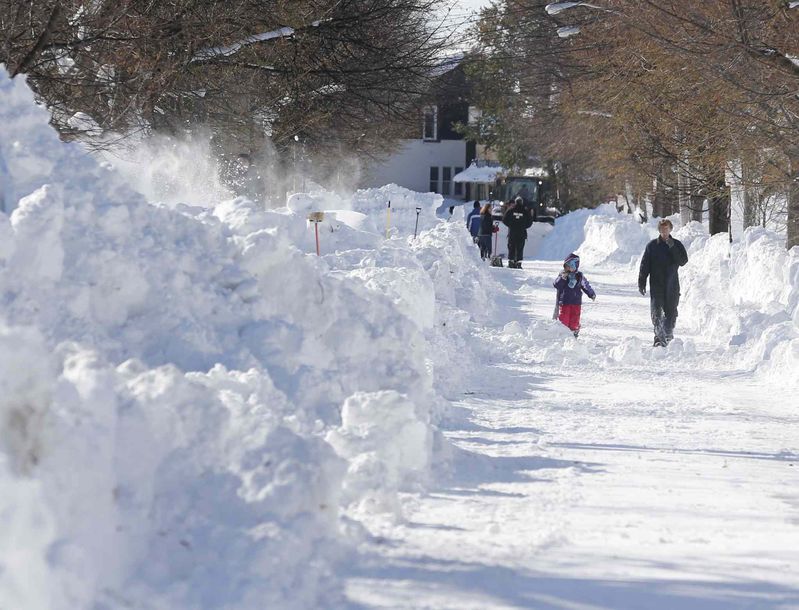 Cleanup on, flood threat looms after huge NY snow | iNFOnews.ca
