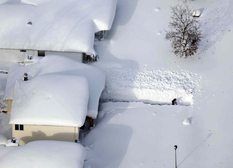 Cleanup on, flood threat looms after huge NY snow | iNFOnews.ca