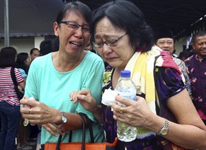 7 bodies found from AirAsia crash in Indonesia, but bad weather, big waves hinder recovery | iNFOnews.ca 7 bodies found from AirAsia crash in Indonesia, but bad weather, big waves hinder recovery | iNFOnews.ca