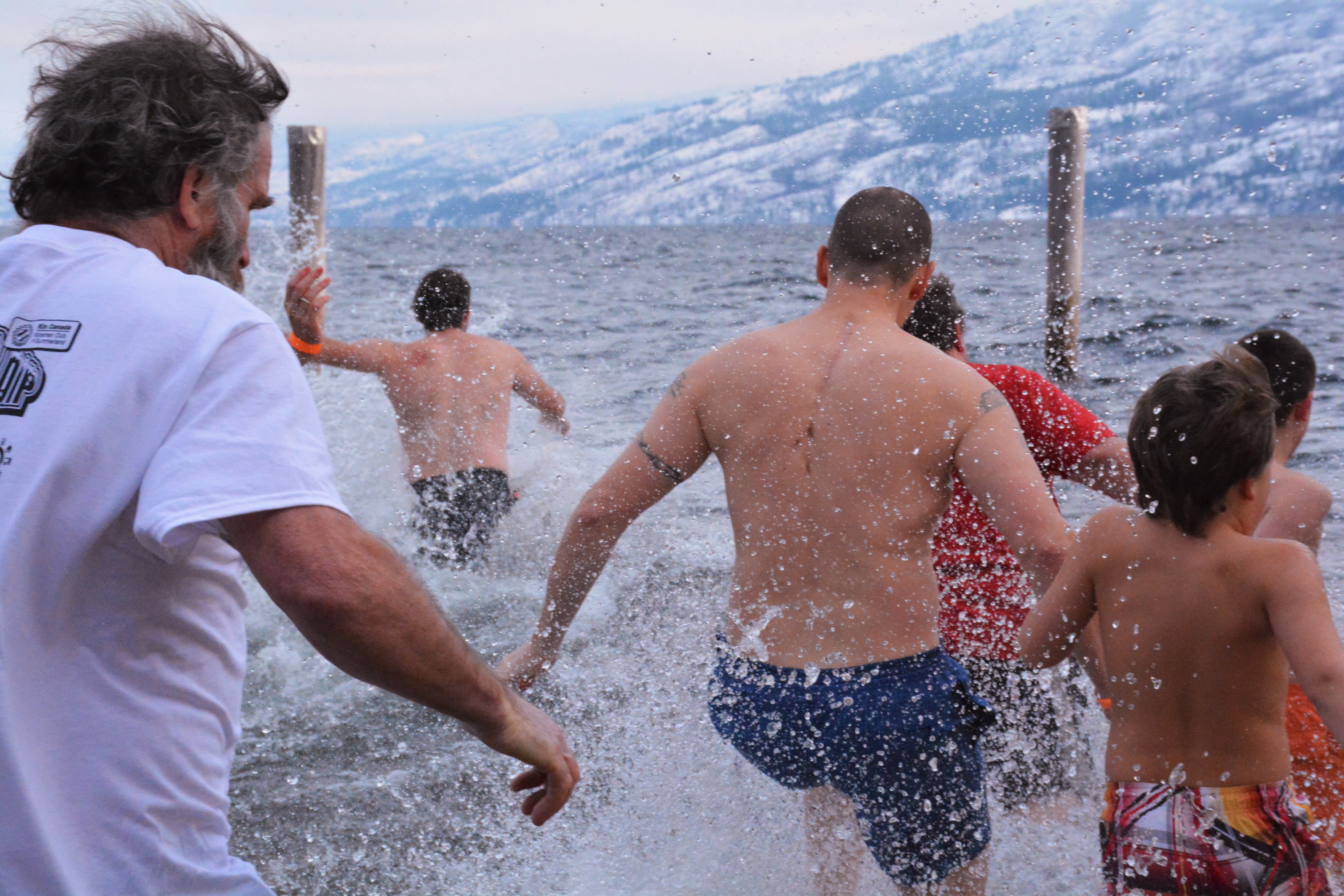 PHOTOS: 2015 Polar Bear Swim in Peachland draws plenty of gutsy swimmers | iNFOnews.ca