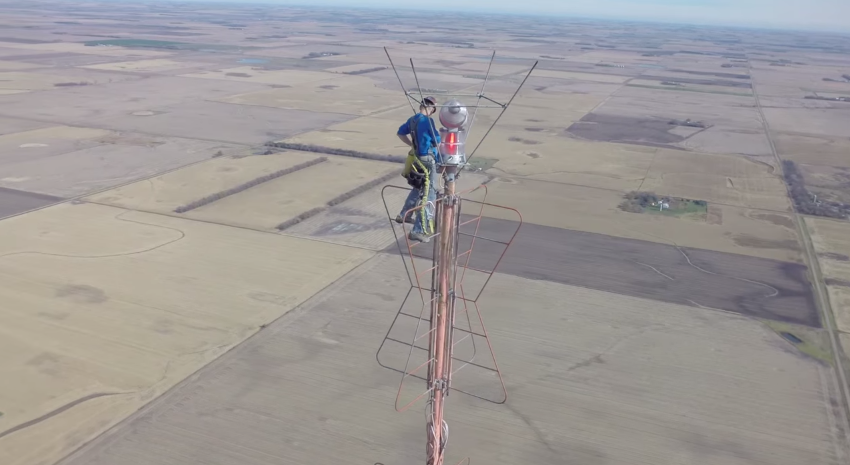 Climbing 1,500 feet to change a light bulb | iNFOnews.ca