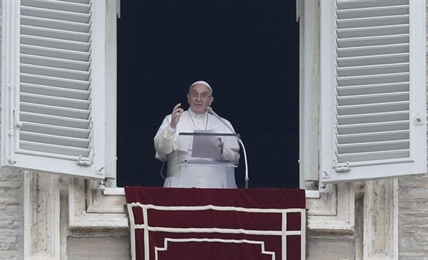Paris attackers enslaved by 'deviant forms of religion,' says Pope | iNFOnews.ca