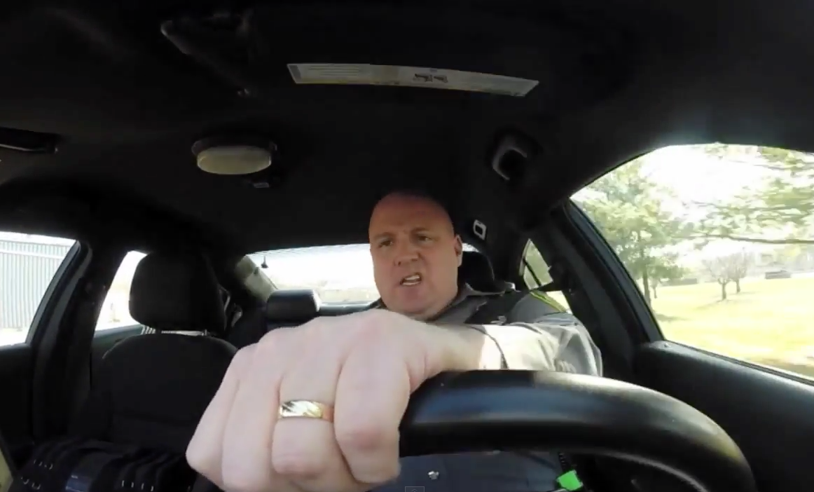Police officer's Shake It Off lip-sync video goes viral | iNFOnews.ca