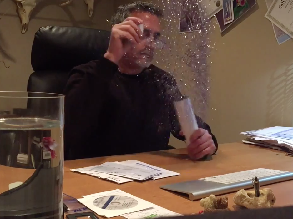 Glitter bomb revenge on mail-reading dad | iNFOnews.ca