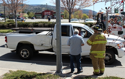 Large shipping truck collides, spins smaller truck | iNFOnews.ca