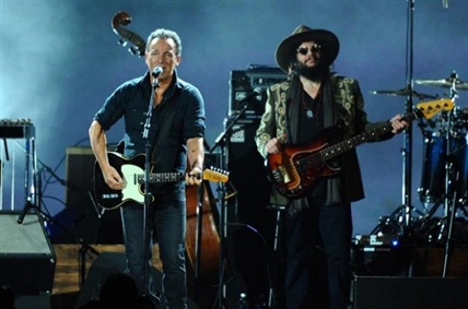 Bob Dylan, named MusiCares Person of the year, honoured by Bruce Springsteen, Neil Young, Raitt | iNFOnews.ca Bob Dylan, named MusiCares Person of the year, honoured by Bruce Springsteen, Neil Young, Raitt | iNFOnews.ca