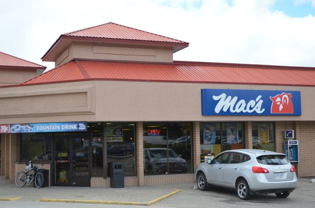 Convenience store held up by masked men | iNFOnews.ca