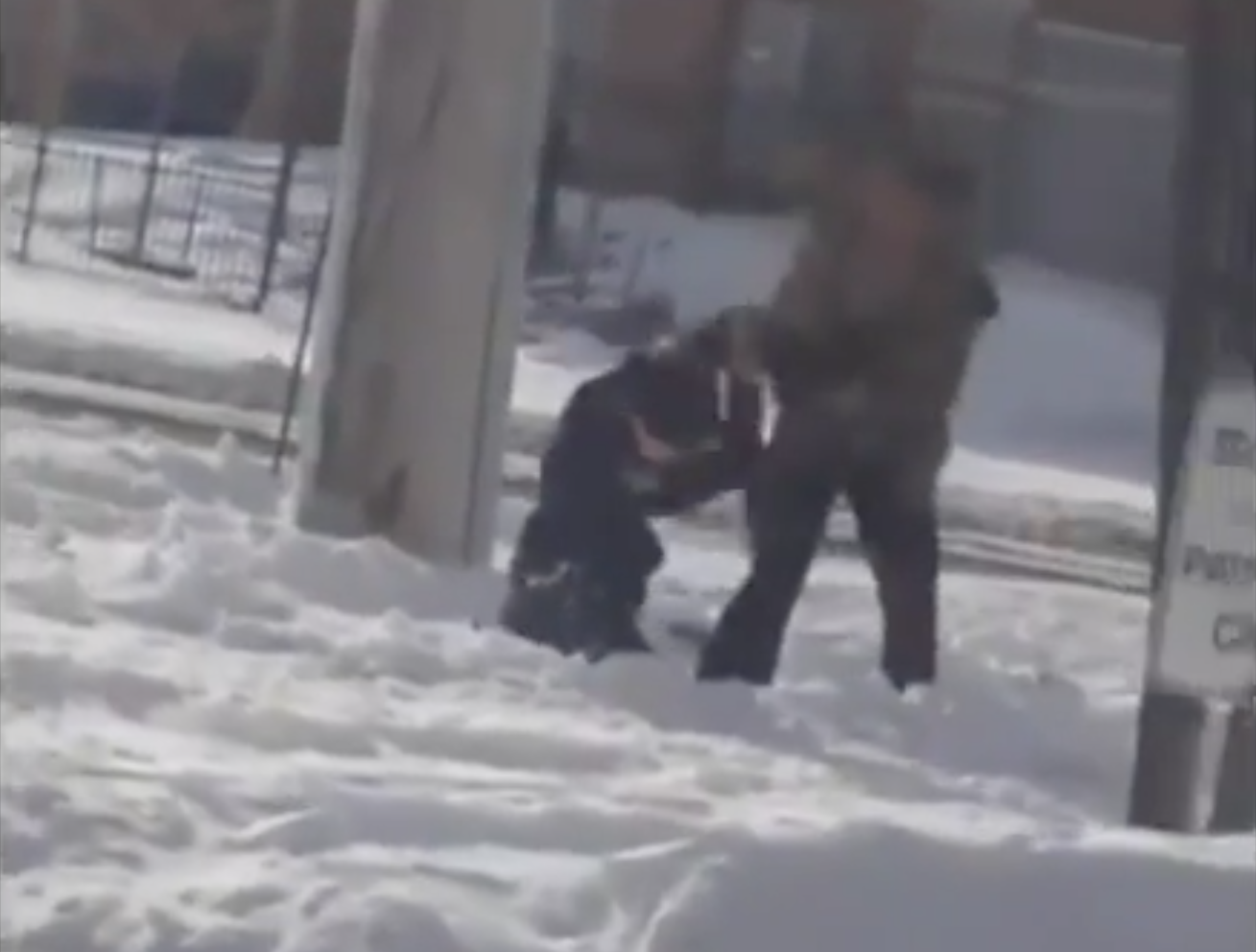 Union defends cop's handling of violent struggle with teen girls caught on video | iNFOnews.ca Union defends cop's handling of violent struggle with teen girls caught on video | iNFOnews.ca