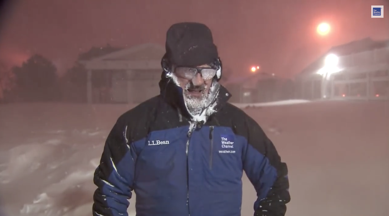 Weatherman loses his stuff when thundersnow strikes | iNFOnews.ca Weatherman loses his stuff when thundersnow strikes | iNFOnews.ca