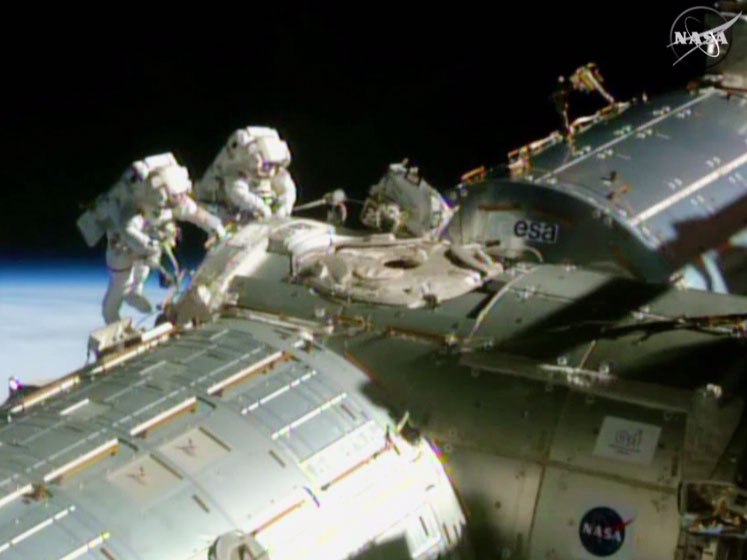 Spacewalking astronauts turn cable guys in 1st of 3 outdoor station jobs over coming week | iNFOnews.ca