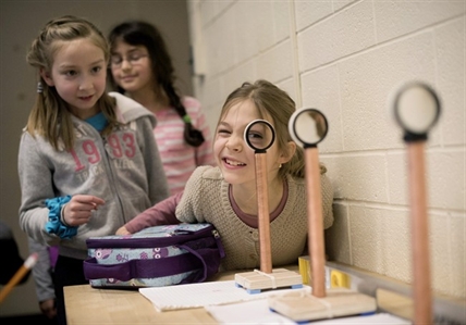 Canadian universities attracting kids, especially girls, to sciences | iNFOnews.ca Canadian universities attracting kids, especially girls, to sciences | iNFOnews.ca