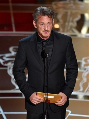 Sean Penn says he has "no apologies" for his green card joke at the Oscars | iNFOnews.ca