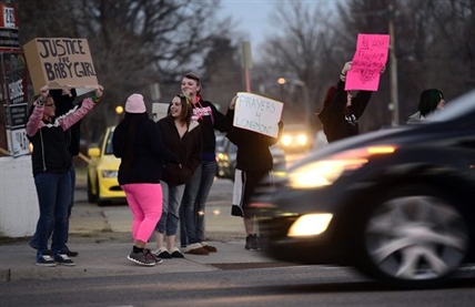 Case of US woman allegedly cutting fetus from mother highlights fetal homicide debate | iNFOnews.ca