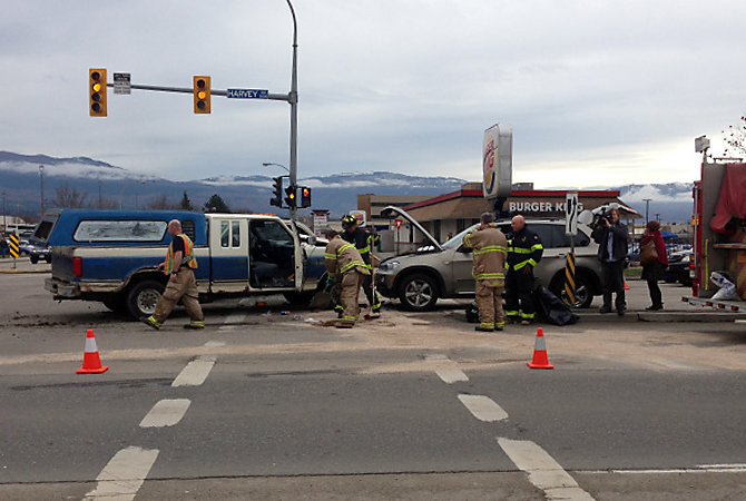 Alleged hit-and-run driver tackled after causing two accidents | iNFOnews.ca Alleged hit-and-run driver tackled after causing two accidents | iNFOnews.ca