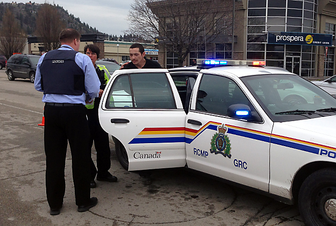 Alleged hit-and-run driver tackled after causing two accidents | iNFOnews.ca Alleged hit-and-run driver tackled after causing two accidents | iNFOnews.ca