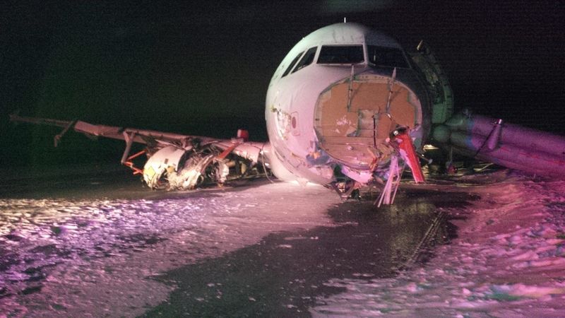 VIDEO: Air Canada flight slides off Halifax runway | iNFOnews.ca