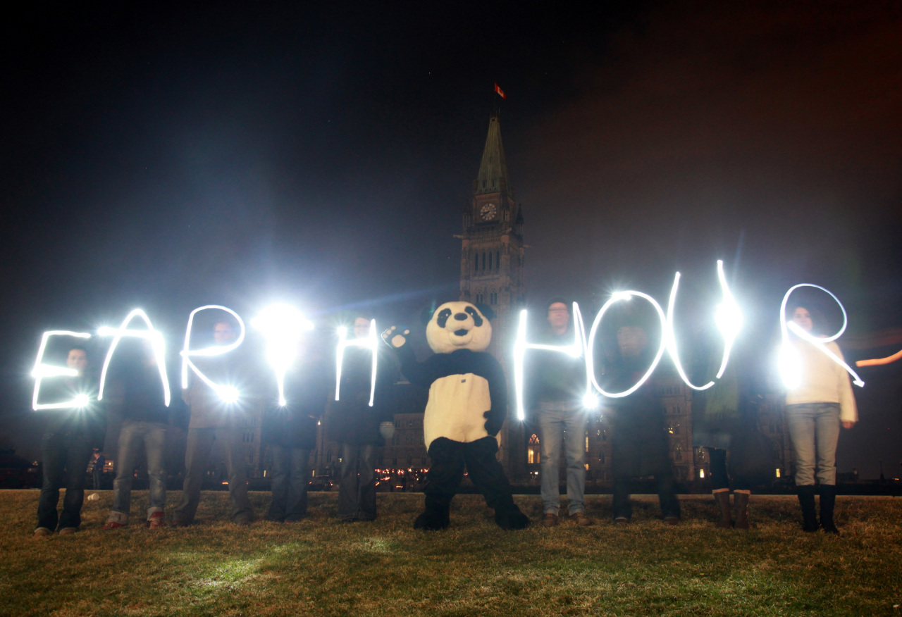 Canadians from coast to coast mark annual Earth Hour by turning out lights | iNFOnews.ca