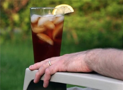 Doctors blame man's kidney failure on his drinking a gallon of iced tea every day | iNFOnews.ca