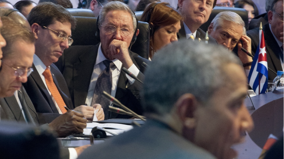 Obama, Castro hold historic meeting, vow to turn the page | iNFOnews.ca Obama, Castro hold historic meeting, vow to turn the page | iNFOnews.ca
