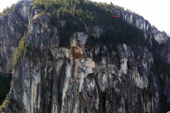 No one believed injured after boulder triggers rock slide on Squamish's Chief | iNFOnews.ca