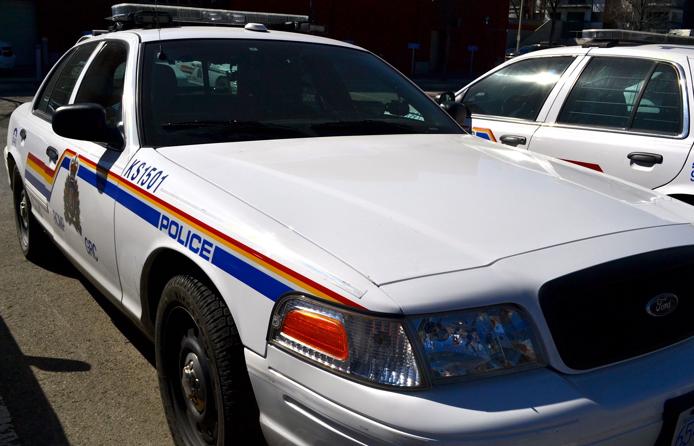 Man totals truck after avoiding stalled car with child in it | iNFOnews.ca Man totals truck after avoiding stalled car with child in it | iNFOnews.ca
