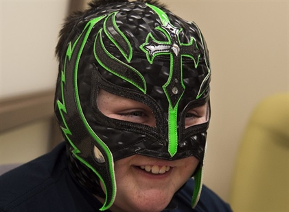 Mask painted in wrestler's colours boosts spirits of boy going through radiation | iNFOnews.ca Mask painted in wrestler's colours boosts spirits of boy going through radiation | iNFOnews.ca