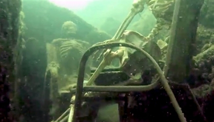 Couple thought fake skeletons on chairs would make amusing underwater landmark | iNFOnews.ca