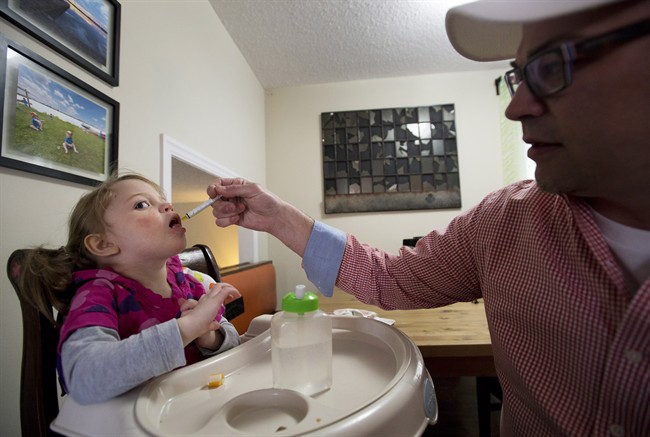 Parents treating epileptic girl with marijuana oil want the treatment to be legal | iNFOnews.ca