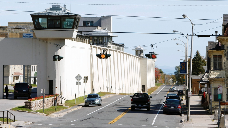 NY gov.: 2 convicted murderers used power tools to escape maximum-security prison near Canada | iNFOnews.ca