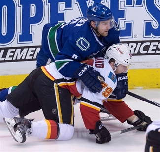 Forward Micheal Ferland signs four-year deal with Vancouver Canucks | iNFOnews.ca